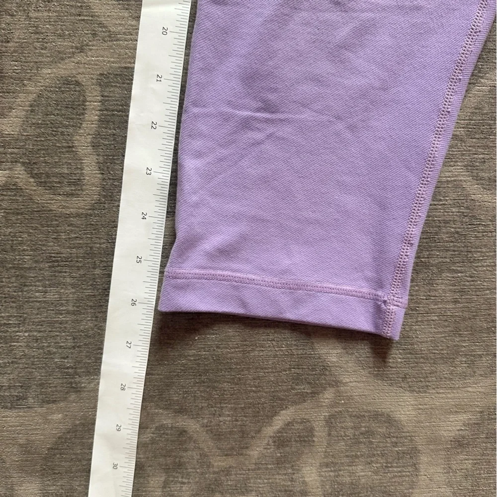 lululemon athletica Lavender capri leggings